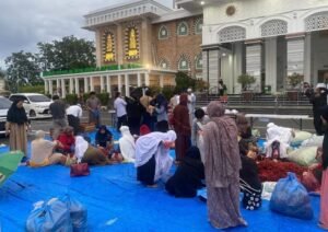 Masjid Oman Al-Makmur Gelar Subuh Berbagi Sayur Petani Aceh 