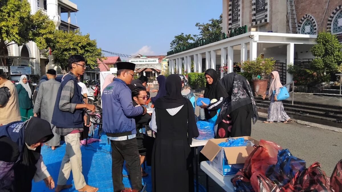 Masjid Oman Jalankan Peran Ekonomi Umat Lewat Penyaluran Sayur Petani Terdampak Bencana