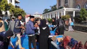 Masjid Oman Jalankan Peran Ekonomi Umat Lewat Penyaluran Sayur Petani Terdampak Bencana