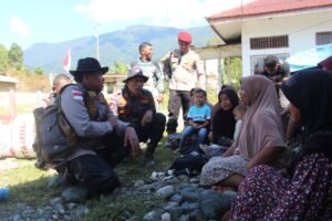 Polres Aceh Barat Salurkan Bantuan dan Layanan Kesehatan ke Gampong Sikundo Pascabanjir