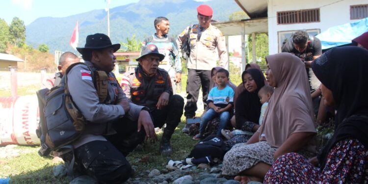 Polres Aceh Barat Salurkan Bantuan dan Layanan Kesehatan ke Gampong Sikundo Pascabanjir