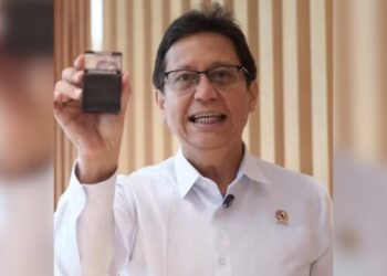 Menteri Kesehatan Budi Gunadi Sadikin mengingatkan bahaya asap rokok bagi perempuan