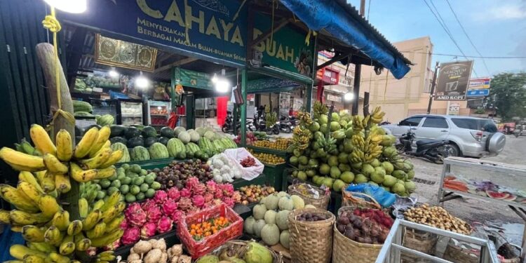 Tak Takut Rugi, Demi Jujur: Kisah Pedagang Buah di Banda Aceh