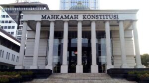 MK Tolak Permohonan Uji Materi Aturan Rangkap Jabatan Anggota Polri