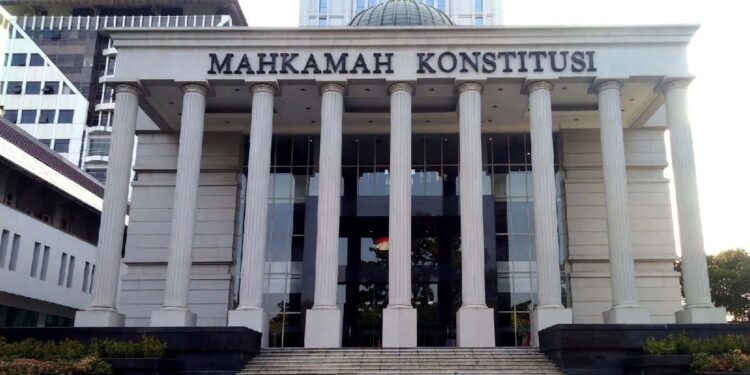 MK Tolak Permohonan Uji Materi Aturan Rangkap Jabatan Anggota Polri