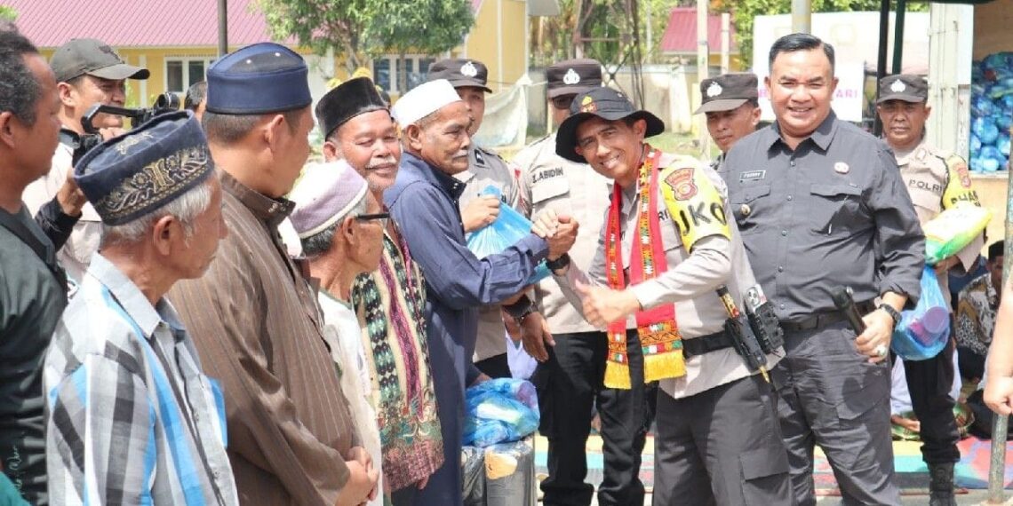 Kapolda Aceh Serahkan 300 Kasur dan Dana Tunggu Hunian untuk Korban Bencana di Ketambe
