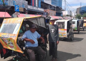 Menunggu Rezeki di Pangkalan Becak