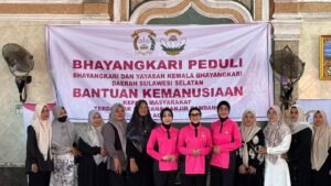 Ketua Bhayangkari Daerah Aceh dan Wakil Ketua Bhayangkari Sulsel Salurkan Bantuan untuk Korban Bencana di Pidie Jaya