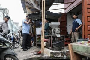 Pemkab Deli Serdang Larang Pedagang Berjualan di Atas Trotoar dan Drainase Pasar Delimas