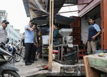 Pemkab Deli Serdang Larang Pedagang Berjualan di Atas Trotoar dan Drainase Pasar Delimas