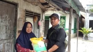 Jurnalis di Deli Serdang Turun Door to Door Bantu Korban Banjir