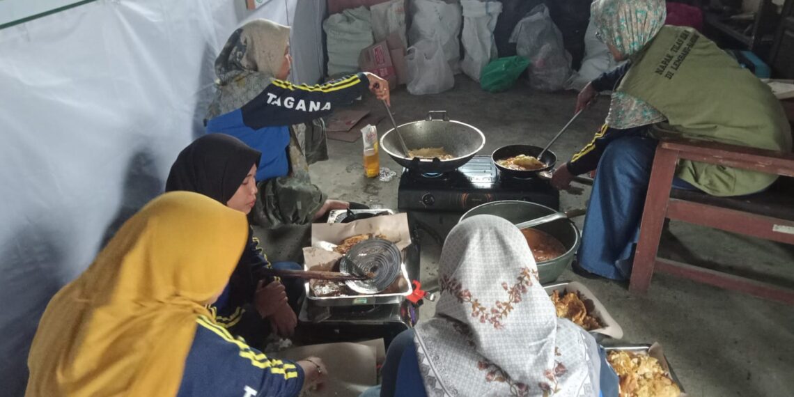Banjir Bandang Terjang Pemalang, Kemensos Dirikan Dapur Umum