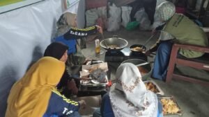 Banjir Bandang Terjang Pemalang, Kemensos Dirikan Dapur Umum