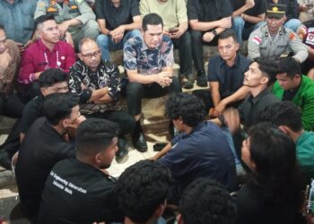 Dialog Mahasiswa dengan Sekda Aceh, Muhammad Nasir terkait proses status bencana nasional, Jumat (09/01/2026). (TubinNews.com/Zulfa Dillah)