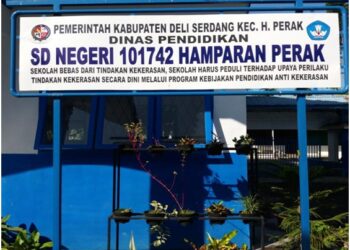 Bupati dan Wabup Resmikan Toilet SDN 101742 Hamparan Perak