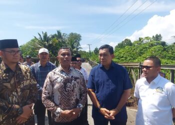 Bupati Simeulue Bersama Anggota DPRI Tinjau Jembatan Lalla Dan Masjid Kampung Aie