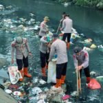 Kurve bakti sosial Brimob Polda Sumut cegah banjir di Medan Tembung