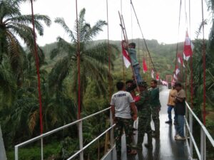 Satgas Gulbencal Kodam I/BB Rampungkan Rehabilitasi Jembatan Gantung di Halongonan Paluta