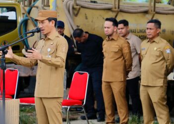 Bupati Aceh Barat Tarmizi.S.P sampaikan arahannya didampingi wakil bupati aceh barat dan kadia DLH aceh barat. (9/2/26). Dok.istimewa.