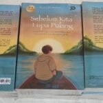 Buku Sebelum Kita Lupa Pulang. (Dok. Khalid Muntadzar)