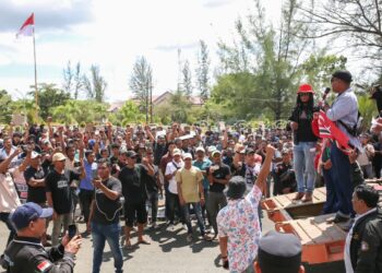 Perserta Aksi Demo Suarakan Solusi Dari Pemkab Nagan Raya Masalah Tambang