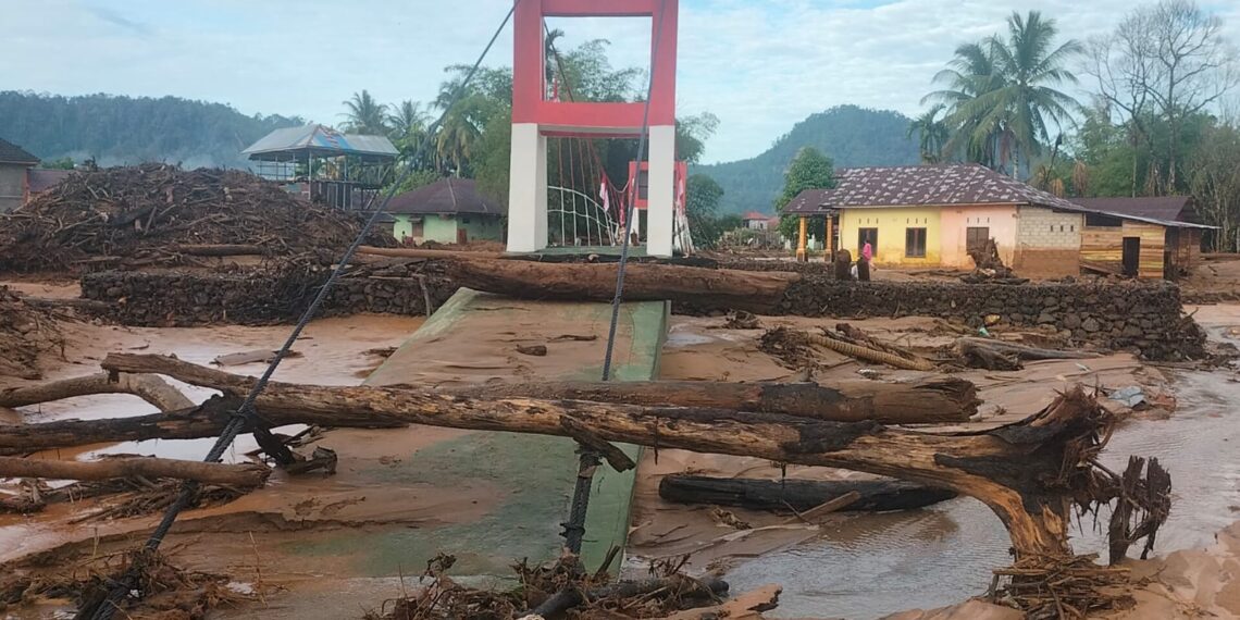 Curah Hujan Tinggi Sebabkan Kerusakan Jembatan Perintis Garuda di Kelurahan Tukka