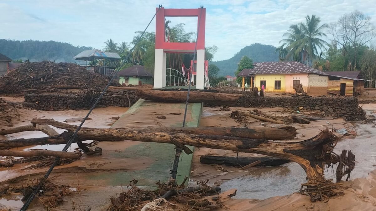 Curah Hujan Tinggi Sebabkan Kerusakan Jembatan Perintis Garuda di Kelurahan Tukka
