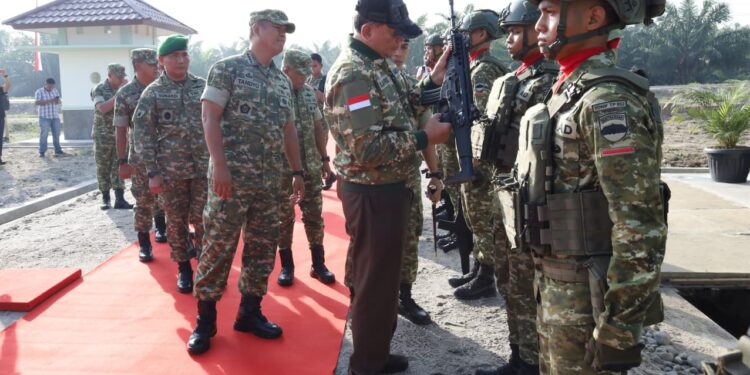 Pangdam l/BB dampingi Menteri Pertahanan RI Tinjau Markas Yonif TP 852/ABY di Kabupaten Deli Serdang.