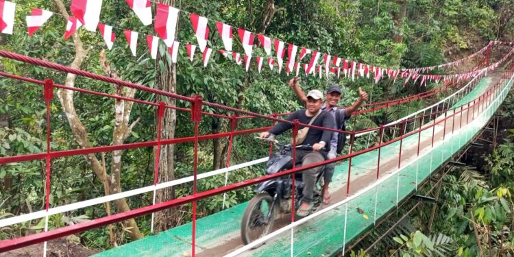 Kodim 0209/LB Rampungkan Rehabilitasi Jembatan Gantung di Desa Halimbe Labura