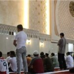Potrait beberapa jamaah sedang sholat rawatib di Masjid. (Dok. Google/KIBRISPDR)