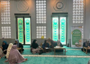 Suasana hari pertama kegiatan Klinik Bacaan Al-Qur’an di dalam Masjid Oman tampak berlangsung khidmat dan tertib. (TubinNews/Nurul Azkia)