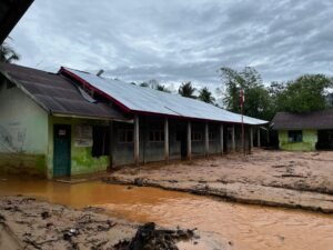 Satgas Gulbencal Laksanakan Pembersihan Ulang SDN Tukka Akibat Banjir Susulan