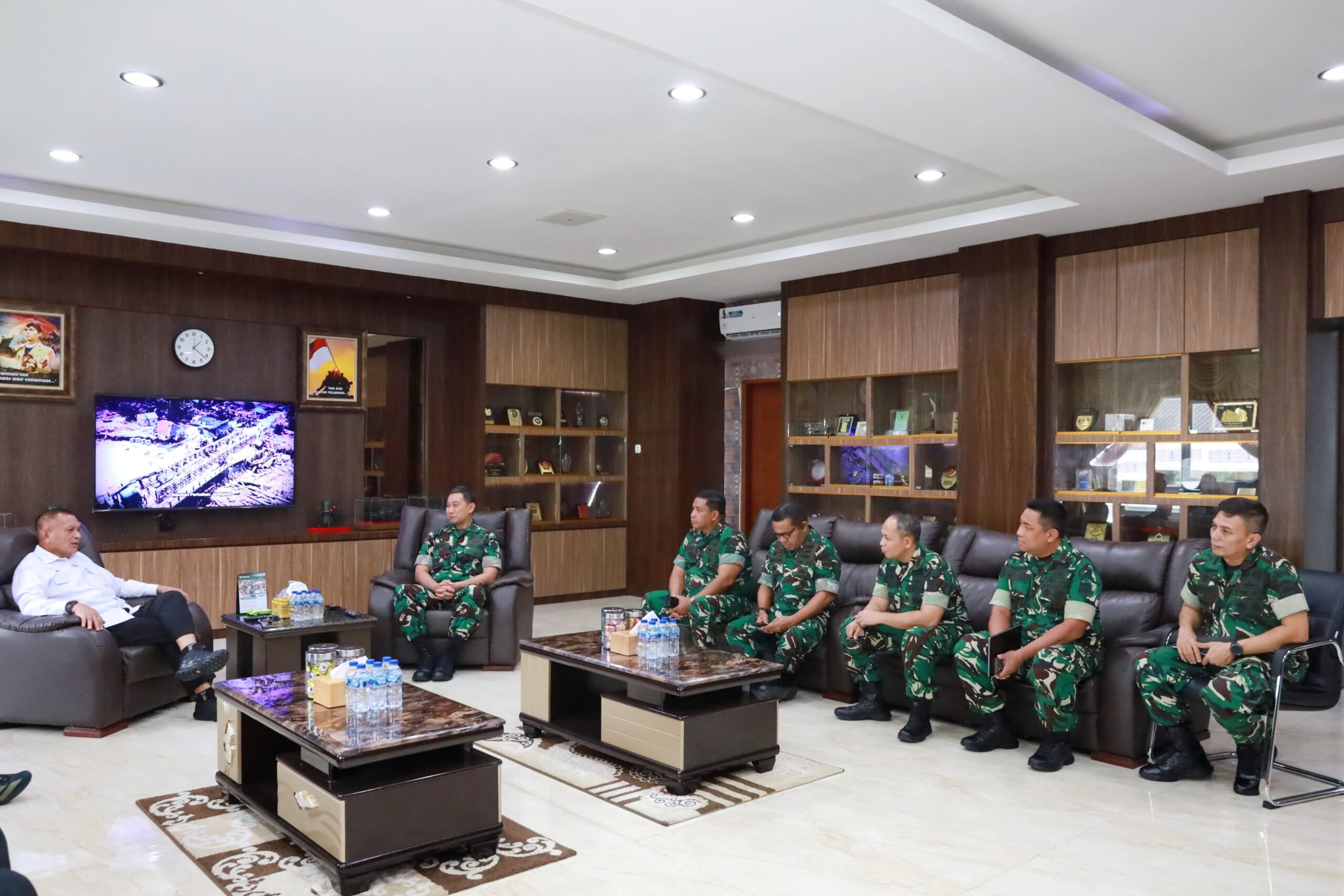 IMG-20260226-WA0013-scaled Wamenko Polkam Audiensi dengan Pangdam I/BB Sebelum Tinjau Huntap di Aceh Utara