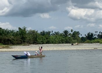 Setahun Didesak Wangsa, Jembatan Cot Punti Belum Dibangun, Siswa Naik Perahu