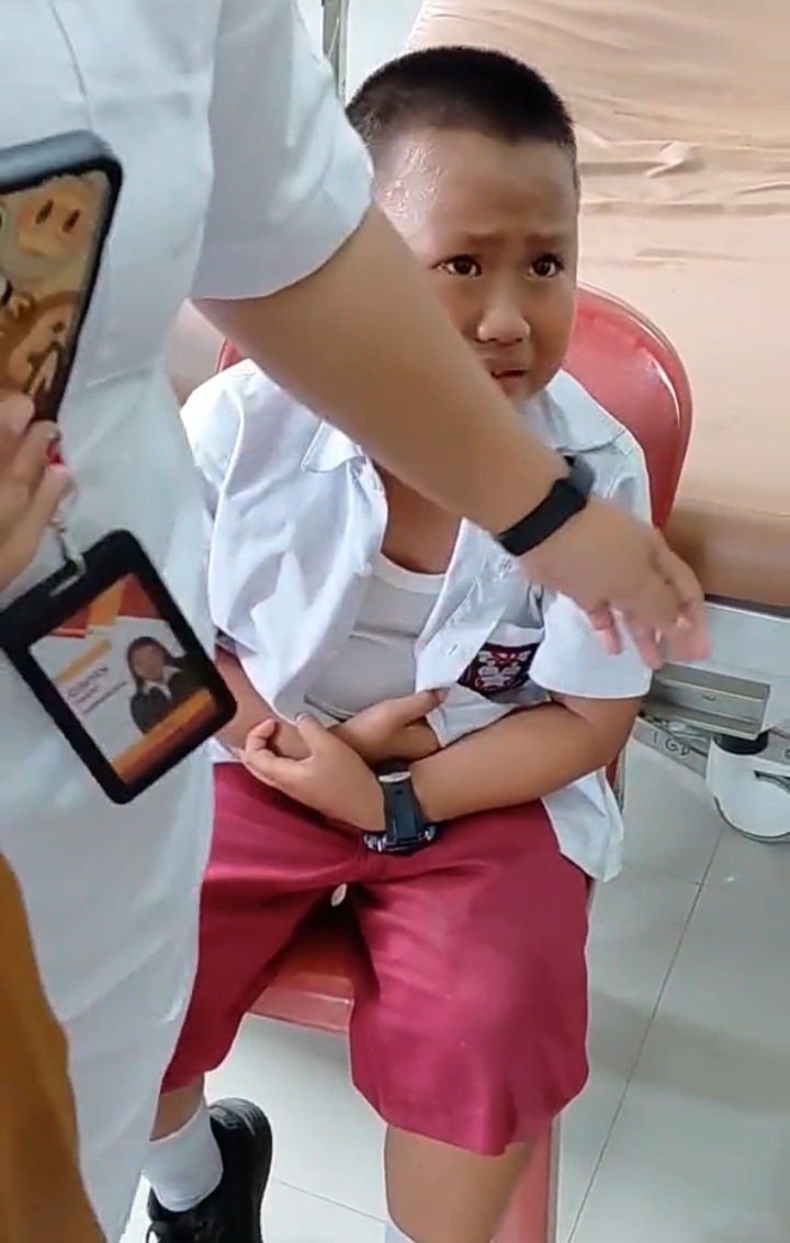 Screenshot_20260225_231655_WhatsApp Puluhan Siswa SD di Nias Selatan Diduga Keracunan MBG Dirawat Intensif di Puskesmas