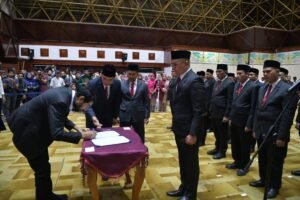 Breaking News: Mualem Lantik Sejumlah Pejabat Eselon II 