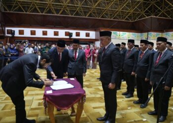 Breaking News: Mualem Lantik Sejumlah Pejabat Eselon II