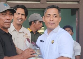 Kadis DLH Aceh Barat Sambut Ramadhan dengan Berbagi untuk Petugas Kebersihan