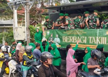Semarakkan Ramadhan 1447 H, Bekangdam IM dan Persit KCK Berbagi 500 Takjil