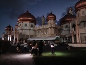 Masjid Agung Menuai Kegelapan Saat Shalat Magrib