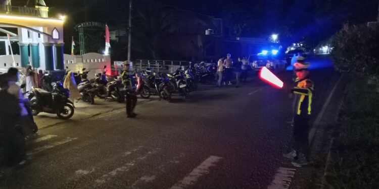 Satlantas Polres Simeulue Kawal Kekhusyukan Ibadah Tarawih Melalui Pengaturan Lalu Lintas