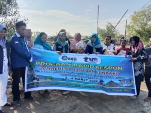 Kepedulian Ormas Bagi Warga Terdampak Banjir Rob Bagikan Bantuan Beras