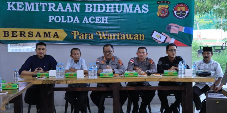 Kabid Humas Polda Aceh, Kombes Pol. Joko Krisdiyanto saat membuka kegiatan buka bersama. (Dok/Ist)