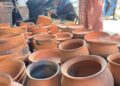 Kumpulan banyak nya wajan-wajan tanah liat yang tersusun rapi milik Nurmala. (TubinNews/Nurul Azkia)