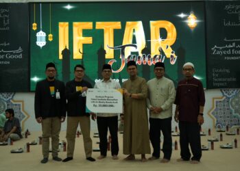 Serah terima bantuan pihak BSI ke UIN Ar-Raniry di Sekretariat ITF UIN Ar-Raniry, Banda Aceh. (TubinNews/Riska Amelia)