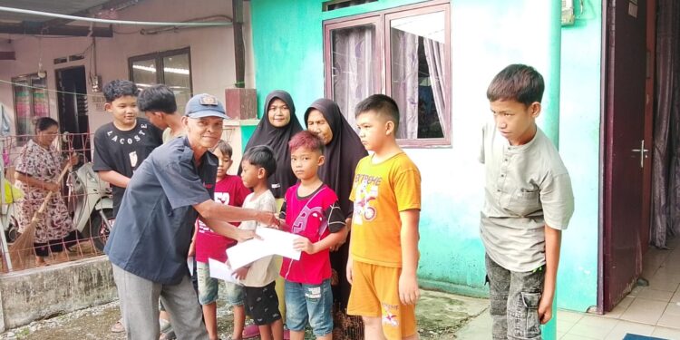 Wartawan Senior, Anggota PWI Aceh Barat Almanudar Berbagi Ceria dengan Anak Yatim di Bulan Ramadhan