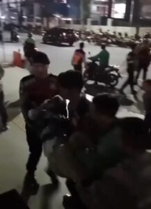 ‎Ribuan Ojol di Medan Antri Sembako Gratis dan THR Berujung Ricuh Hingga Pingsan