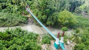 Kodim 0213/Nias Bersama Yonif TP 903/BS Rampungkan Jembatan Gantung di Desa Ononamolo III. 
