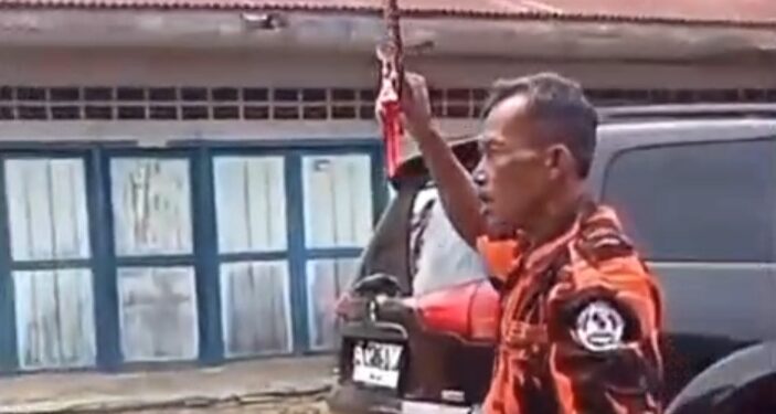 Mobil Dinas Bupati Deli Serdang Dihadang Warga