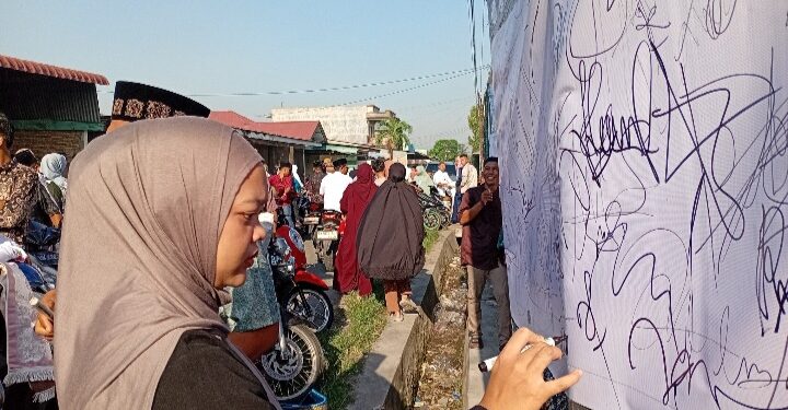 Ribuan Warga Desa Cinta Rakyat Tanda Tangani Buruknya Kepemimpinan Kepala Desa